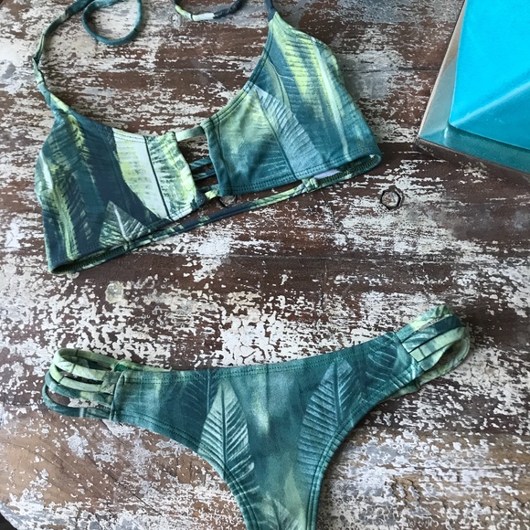 MIDORI PALM SET - mau loa top, whale tale bottoms - Picture 1 of 3